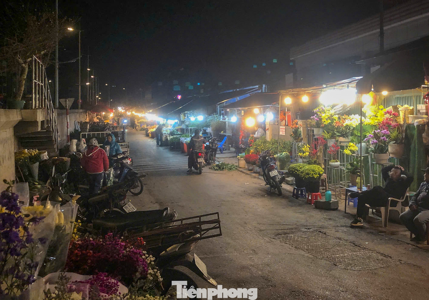 Đến khoảng 1 giờ sáng, khu chợ này không còn thấy bóng dáng khách hàng Đến khoảng 1 giờ sáng, khu chợ này không còn thấy bóng dáng khách hàng