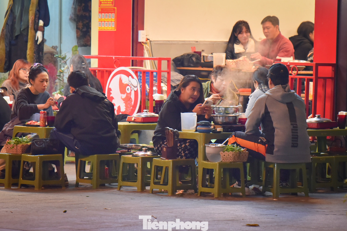 Giữa cái lạnh co ro, cách nhanh nhất để kéo tâm trạng lên chính là thưởng thức những món ăn thật ngon lành, nóng hổi.