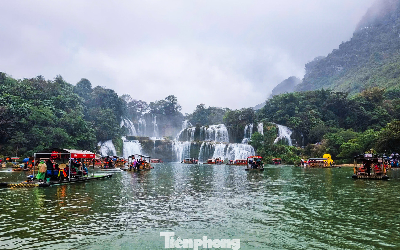 Với độ cao hơn 60 m, phần dốc dài nhất 30 m, thác Bản Giốc được mệnh danh là một trong những thác nước đẹp nhất Việt Nam, thác nước tự nhiên lớn nhất khu vực Đông Nam Á và là thác nước nằm trên đường biên giới lớn thứ tư thế giới.