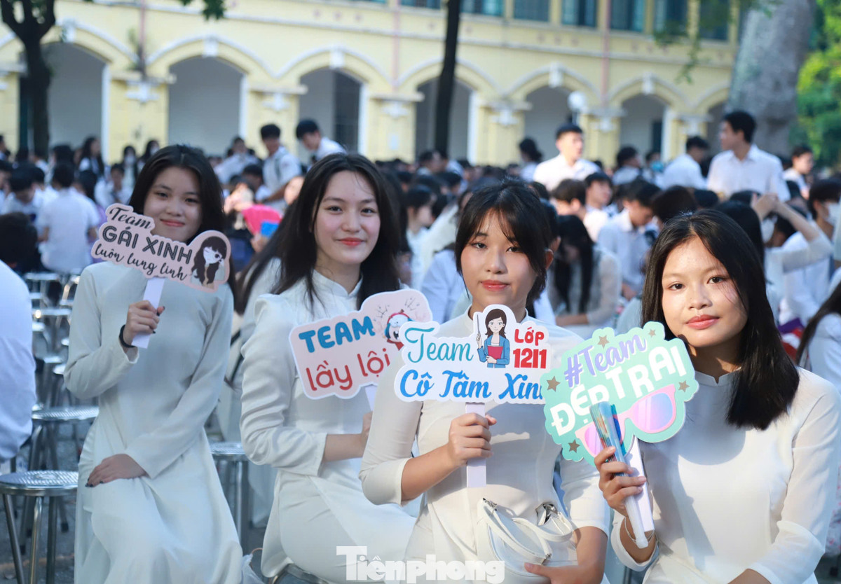 Sáng nay, 5/9, cùng với các trường học trên cả nước, tại hơn 2.900 trường học trên địa bàn thành phố Hà Nội đồng loạt diễn ra lễ khai giảng năm học 2024-2025.