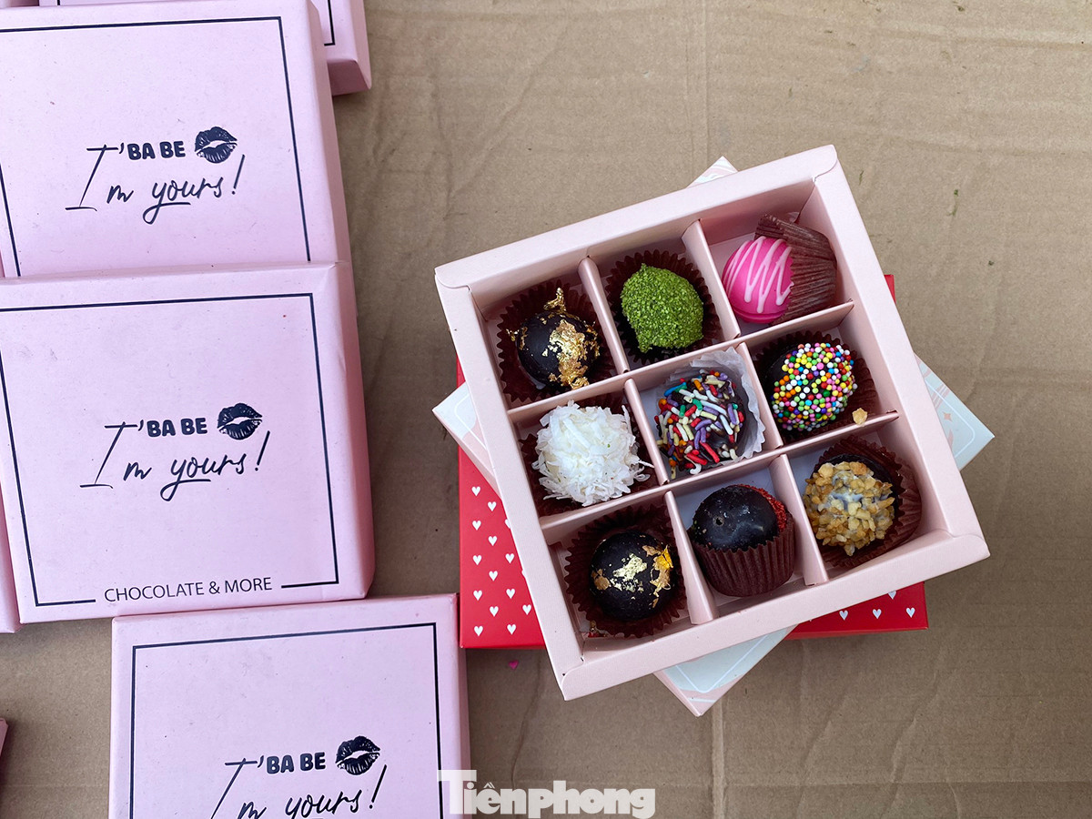 Socola cũng rất nhiều mẫu mã để tặng với các bao bì đẹp mắt từ socola tươi, socola handmade...