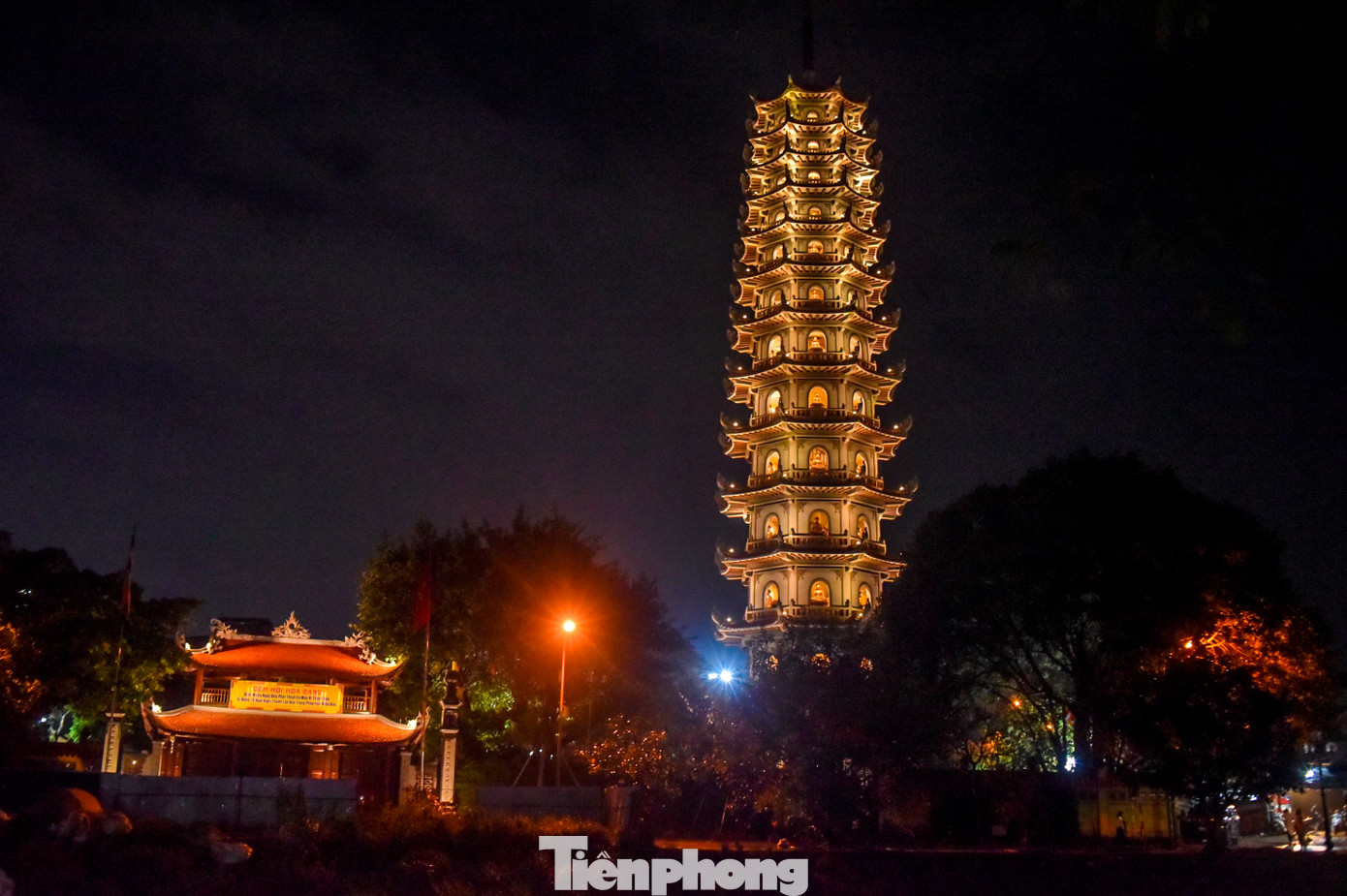 Chùa Bằng (còn có tên là chùa Linh Tiên), đây là một trong những ngôi chùa lớn của vùng đất Thủ đô.