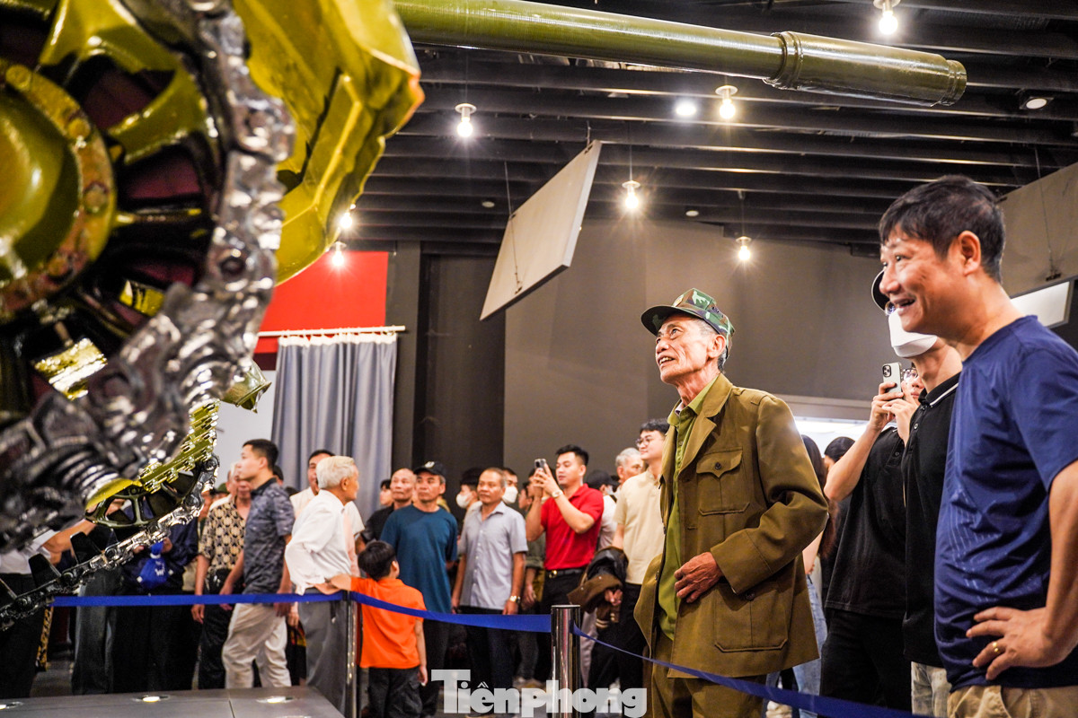 Ông Nguyễn Duy Minh (quận Ba Đình, Hà Nội) cho biết, các hiện vật được trưng bày trong bảo tàng là tài sản quý, tất cả người dân phải có ý thức giữ gìn.