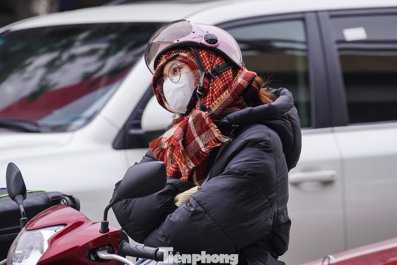 Nhiều người tỏ ra ngán ngẩm trước cảnh tắc đường buổi sáng đầu tuần.