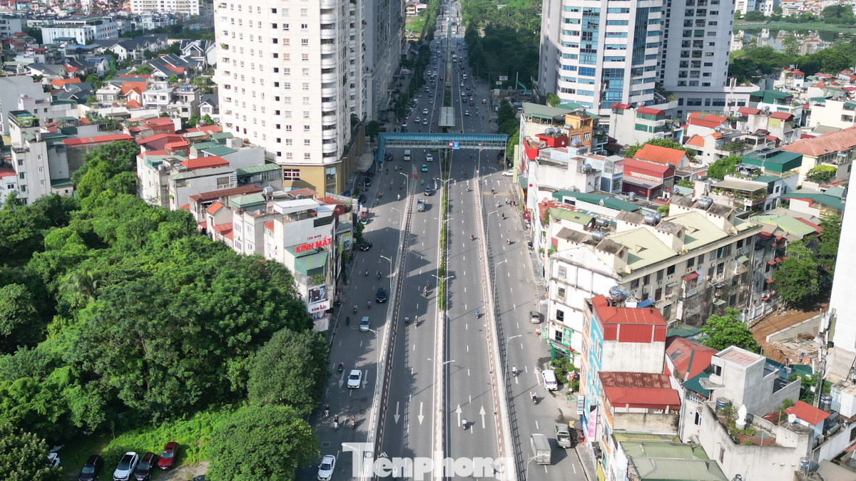 Đường phố vắng lặng ngày nghỉ lễ.