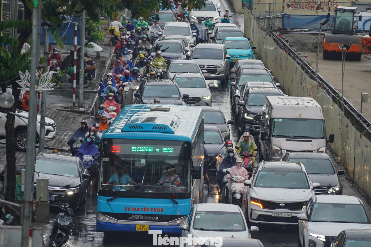 Đường Kim Mã lúc gần 8 giờ sáng nay (24/6).