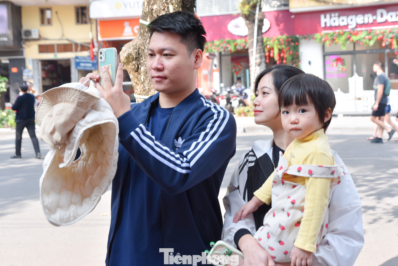 Anh Nguyễn Trọng Hiếu chia sẻ: "Năm nay không khí dịp Tết Dương lịch khá thuận lợi cho việc tham quan, ngắm cảnh". Anh Nguyễn Trọng Hiếu chia sẻ: "Năm nay không khí dịp Tết Dương lịch khá thuận lợi cho việc tham quan, ngắm cảnh".