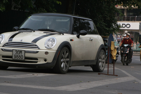 Ô tô và quần đùi cùng 