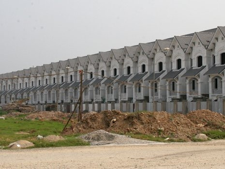 Hàng nghìn căn biệt thự đã xong nhưng không có người ở. Ảnh: Duy Anh