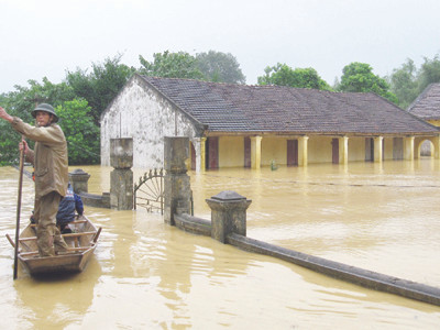 Trường tiểu học xã Sơn Thịnh bị ngập trên 1 mét Ảnh: M.T