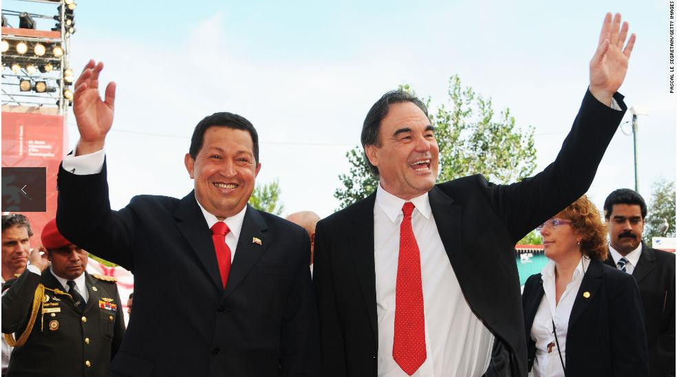 Nhà làm phim người Mỹ Oliver Stone và tổng thống Hugo Chavez gặp nhau tại thành phố Venice, Italya hôm 7 9 2009. Trước sự ra đi của tổng thống Hugo Chavez, nhà làm phim này ca ngợi tổng thống Hugo Chavez là “anh hùng vĩ đại” và khẳng định ông “sẽ sống mãi trong lịch sử”