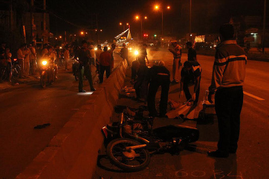 BẢN TIN ATGT: Cầu Phú Mỹ tê liệt hơn 4h sau tai nạn liên hoàn ảnh 3