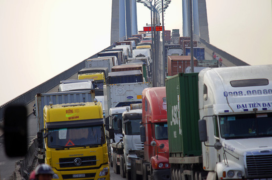 BẢN TIN ATGT: Cầu Phú Mỹ tê liệt hơn 4h sau tai nạn liên hoàn ảnh 1