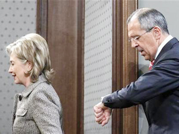 Ngoại trưởng Mỹ Hillary Clinton (trái) và Ngoại trưởng Nga Sergei Lavrov. Ảnh: từ Internet