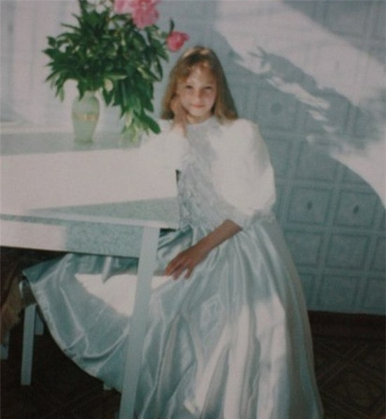 Búp bê sống khoe ảnh quá khứ, khẳng định không dao kéo ảnh 7