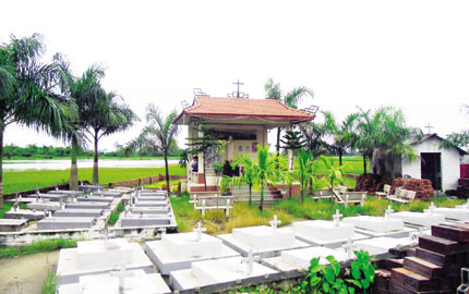 Nghĩa trang Đồi Cốc có hàng chục ngôi mộ với 6 vạn thai nhi. 