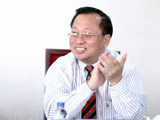 GS.TS Hà Tôn Vinh. Giảng viên Kinh tế Đại học Hawaii Hoa Kỳ GS.TS Hà Tôn Vinh