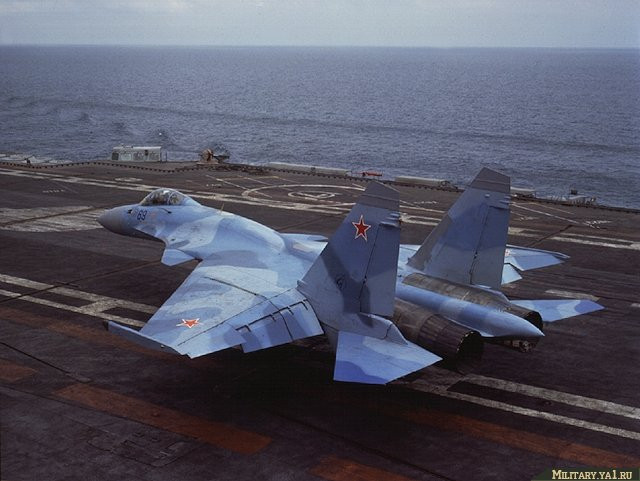 Máy bay tiêm kích Su-33
