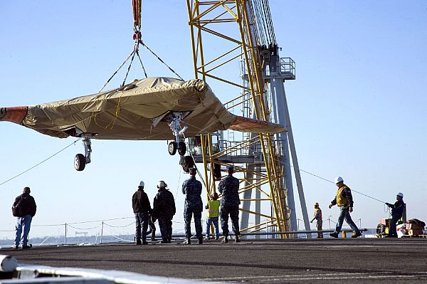 Thả xuống boog tàu sân bay