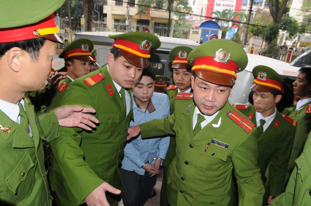 Lê Văn Luyện được đưa vào phiên xét xử. Ảnh: Tuấn Nguyễn. Lê Văn Luyện được đưa vào phiên xét xử. Ảnh: Tuấn Nguyễn