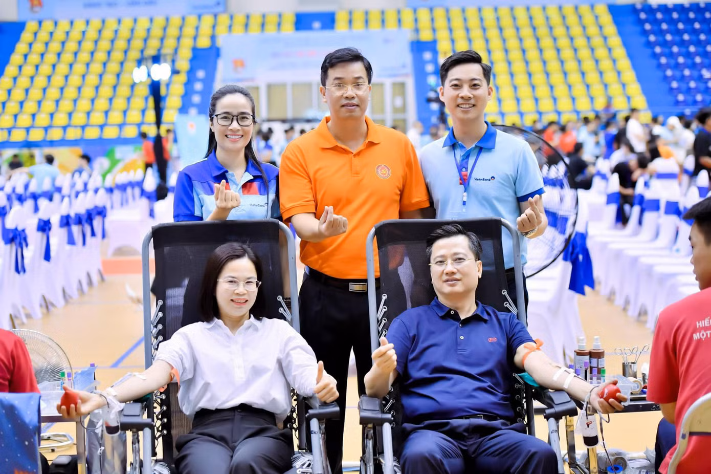 Chị Hoàng Thị Minh Thu, Bí thư Đoàn Khối Doanh nghiệp T.Ư hiến máu tình nguyện trong Chiến dịch Kỳ nghỉ hồng 2023