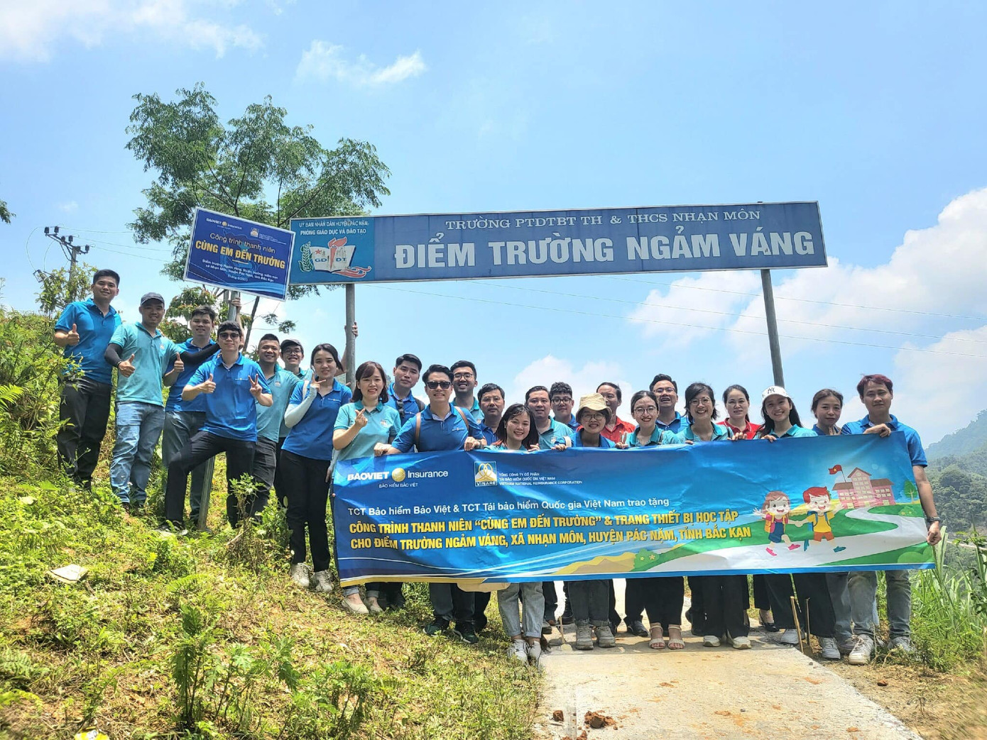 Chiến dịch Kỳ nghỉ hồng của tuổi trẻ Khối Doanh nghiệp Trung ương được tổ chức ở những địa bàn vùng sâu, vùng xa còn nhiều khó khăn. Chiến dịch Kỳ nghỉ hồng của tuổi trẻ Khối Doanh nghiệp Trung ương được tổ chức ở những địa bàn vùng sâu, vùng xa còn nhiều khó khăn.