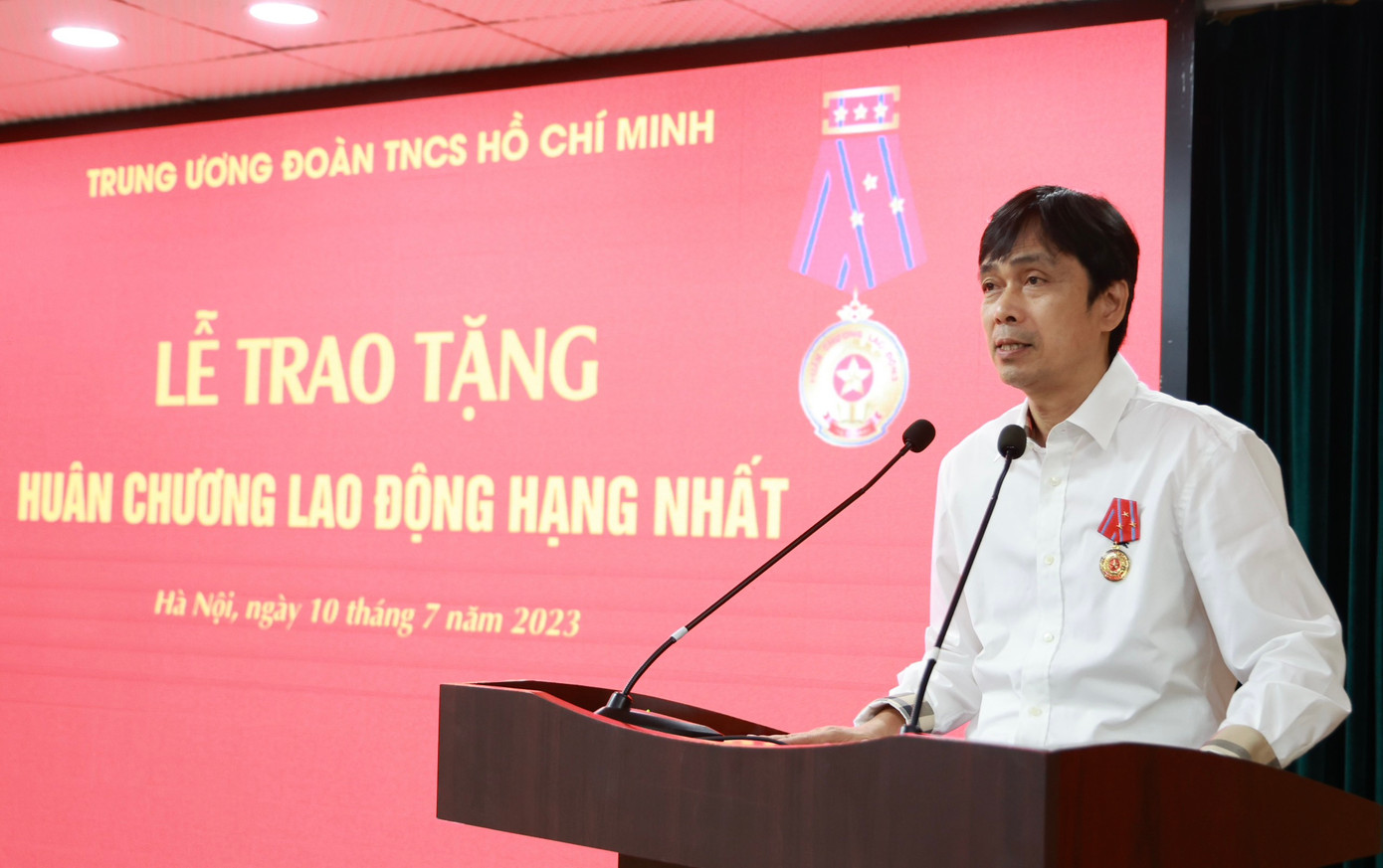 Nhà báo Nguyễn Huy Lộc phát biểu tại buổi lễ. (Ảnh: Như Ý)