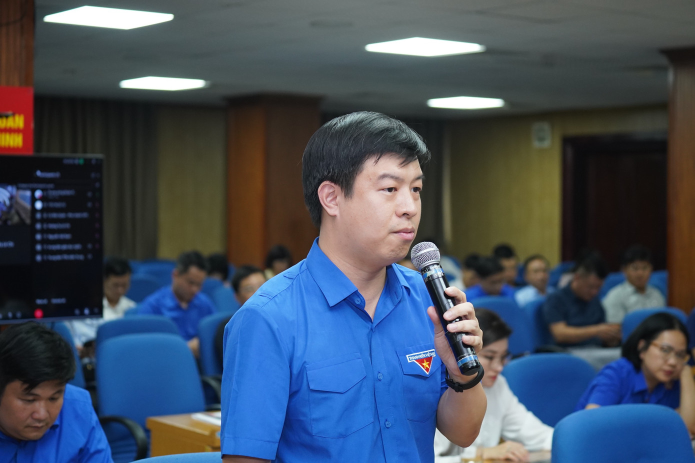 Các đại biểu trao đổi tại hội nghị Các đại biểu trao đổi tại hội nghị