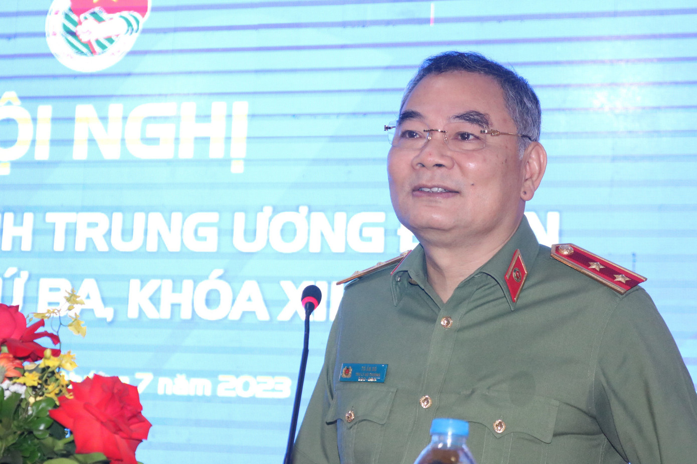 Trung tướng Tô Ân Xô trao đổi chuyên đề tại hội nghị