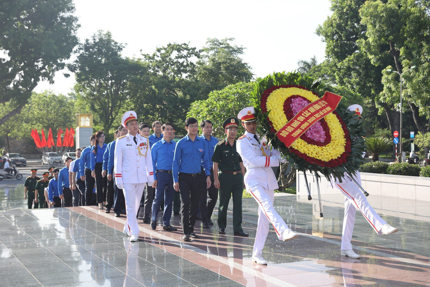 Đoàn đại biểu Trung ương Đoàn tới đặt vòng hoa, dâng hương tưởng niệm các Anh hùng liệt sĩ tại Đài Tưởng niệm các Anh hùng liệt sĩ Đoàn đại biểu Trung ương Đoàn tới đặt vòng hoa, dâng hương tưởng niệm các Anh hùng liệt sĩ tại Đài Tưởng niệm các Anh hùng liệt sĩ