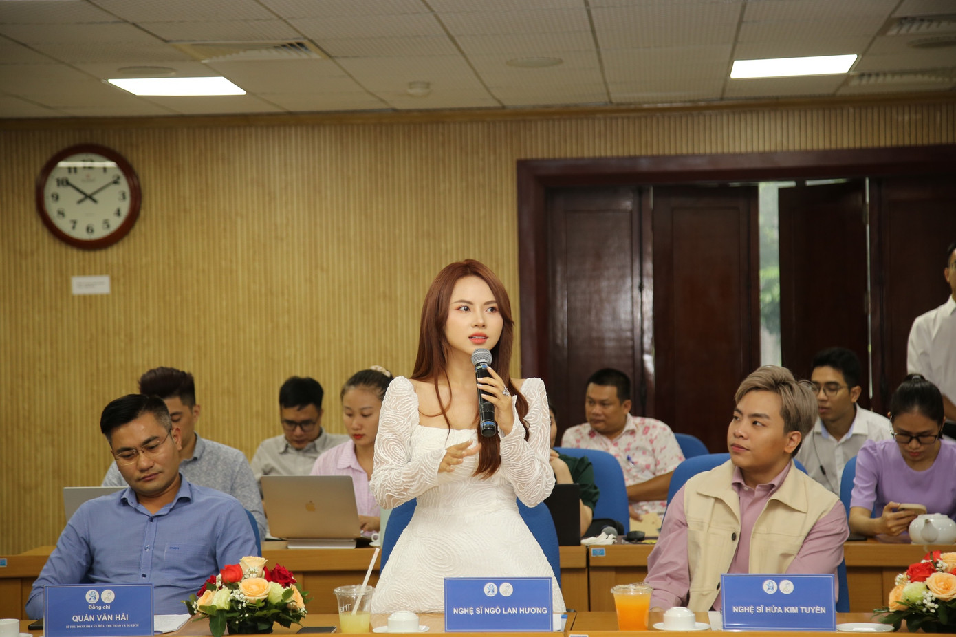 Ca sĩ Ngô Lan Hương trao đổi tại chương trình. Ảnh: Bảo Anh Ca sĩ Ngô Lan Hương trao đổi tại chương trình. Ảnh: Bảo Anh