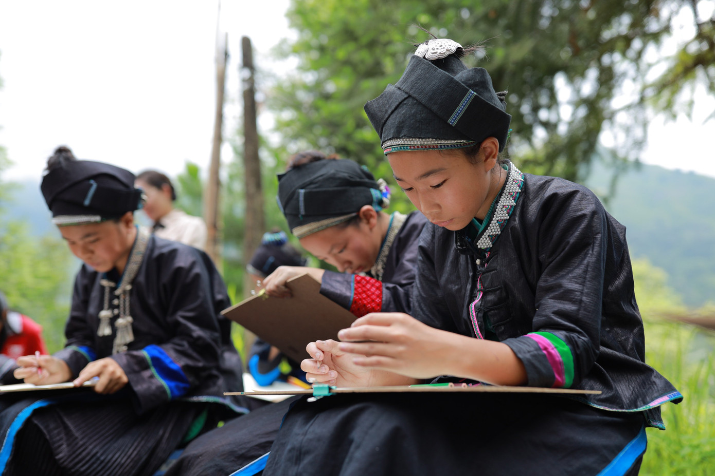 Những hình ảnh được cắt ra từ clip cuộc thi "Lắng nghe con nói"