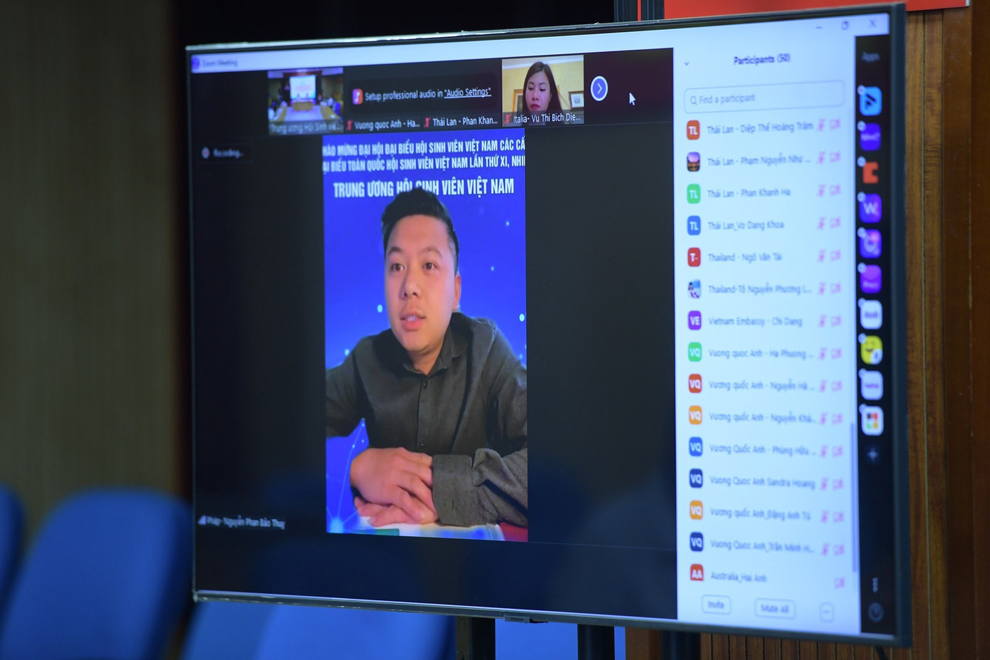 Bạn Nguyễn Phan Bảo Thụy - Chủ tịch Hội SVVN tại Pháp trao đổi qua điểm cầu trực tuyến. Ảnh: Bảo Anh Bạn Nguyễn Phan Bảo Thụy - Chủ tịch Hội SVVN tại Pháp trao đổi qua điểm cầu trực tuyến. Ảnh: Bảo Anh