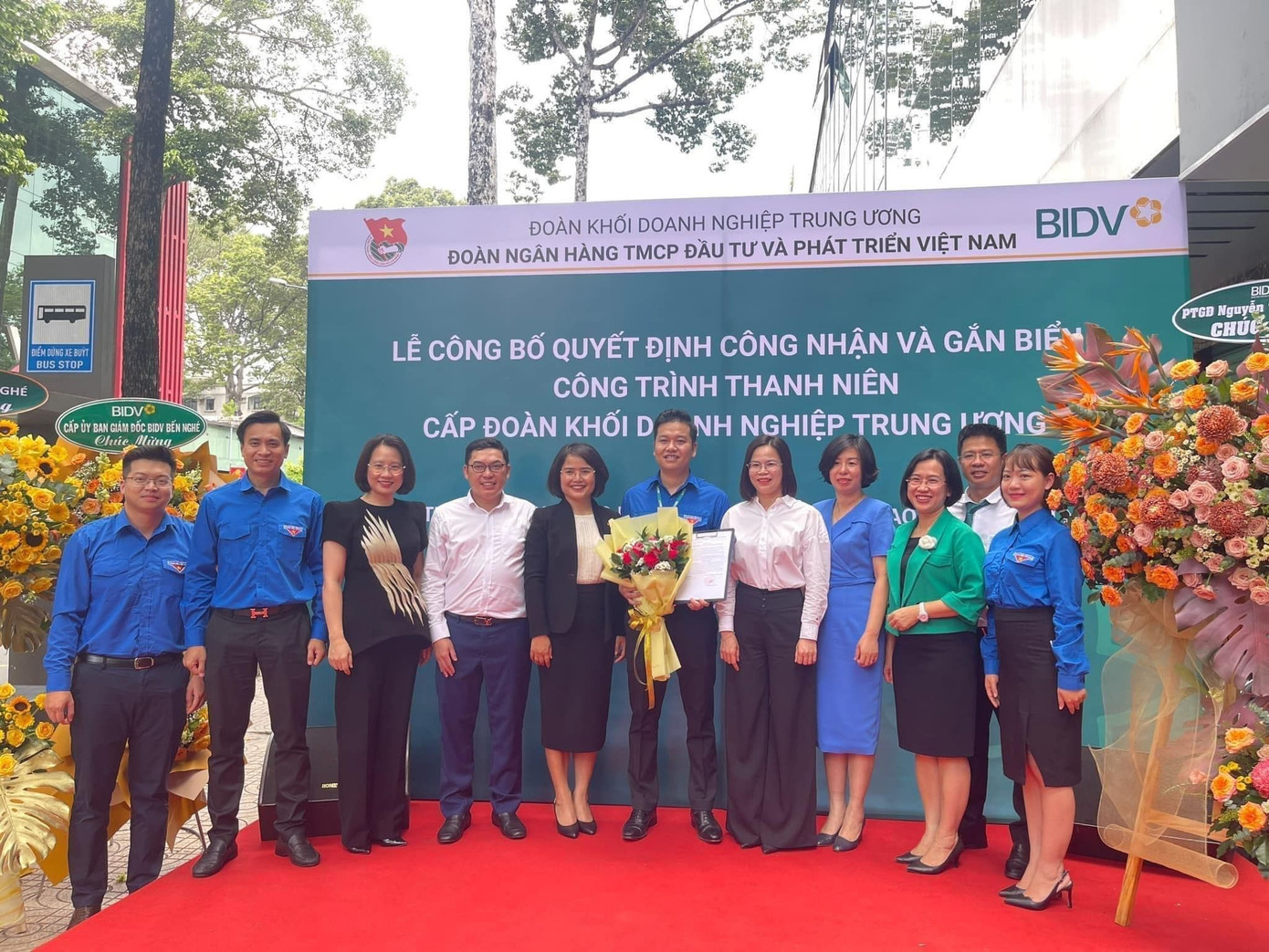 Lễ công bố quyết định và gắn biển công trình cấp Khối công trình Phòng giao dịch Thanh niên do Chi Đoàn cơ sở BIDV Chi nhánh Bến Nghé thuộc Đoàn Thanh niên BIDV thực hiện