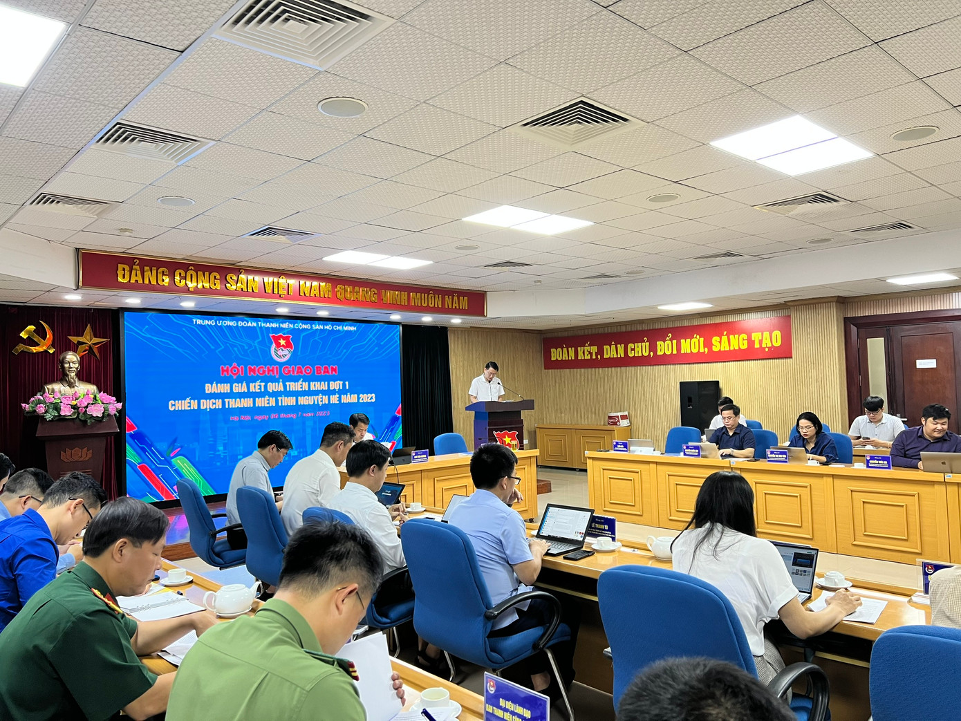 Hội nghị giao ban đánh giá kết quả triển khai đợt 1 Chiến dịch Thanh niên tình nguyện Hè năm 2023 Hội nghị giao ban đánh giá kết quả triển khai đợt 1 Chiến dịch Thanh niên tình nguyện Hè năm 2023