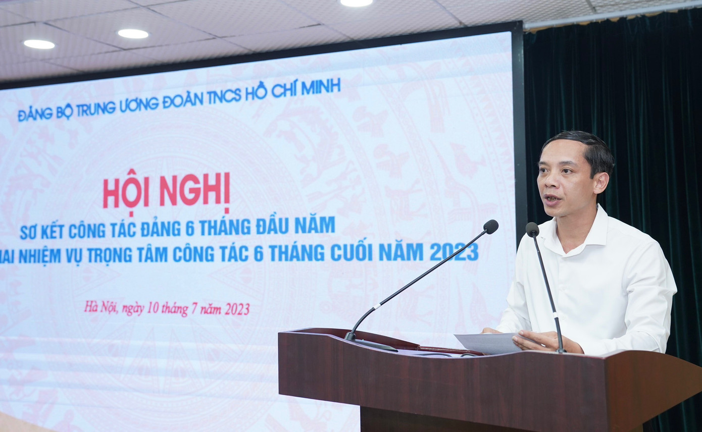 Anh Nguyễn Thanh Tùng, Phó Bí thư thường trực Đảng ủy T.Ư Đoàn, Chánh văn phòng Đảng đoàn thể T.Ư Đoàn báo cáo sơ kết công tác Đảng 6 tháng đầu năm 2023. Anh Nguyễn Thanh Tùng, Phó Bí thư thường trực Đảng ủy T.Ư Đoàn, Chánh văn phòng Đảng đoàn thể T.Ư Đoàn báo cáo sơ kết công tác Đảng 6 tháng đầu năm 2023.