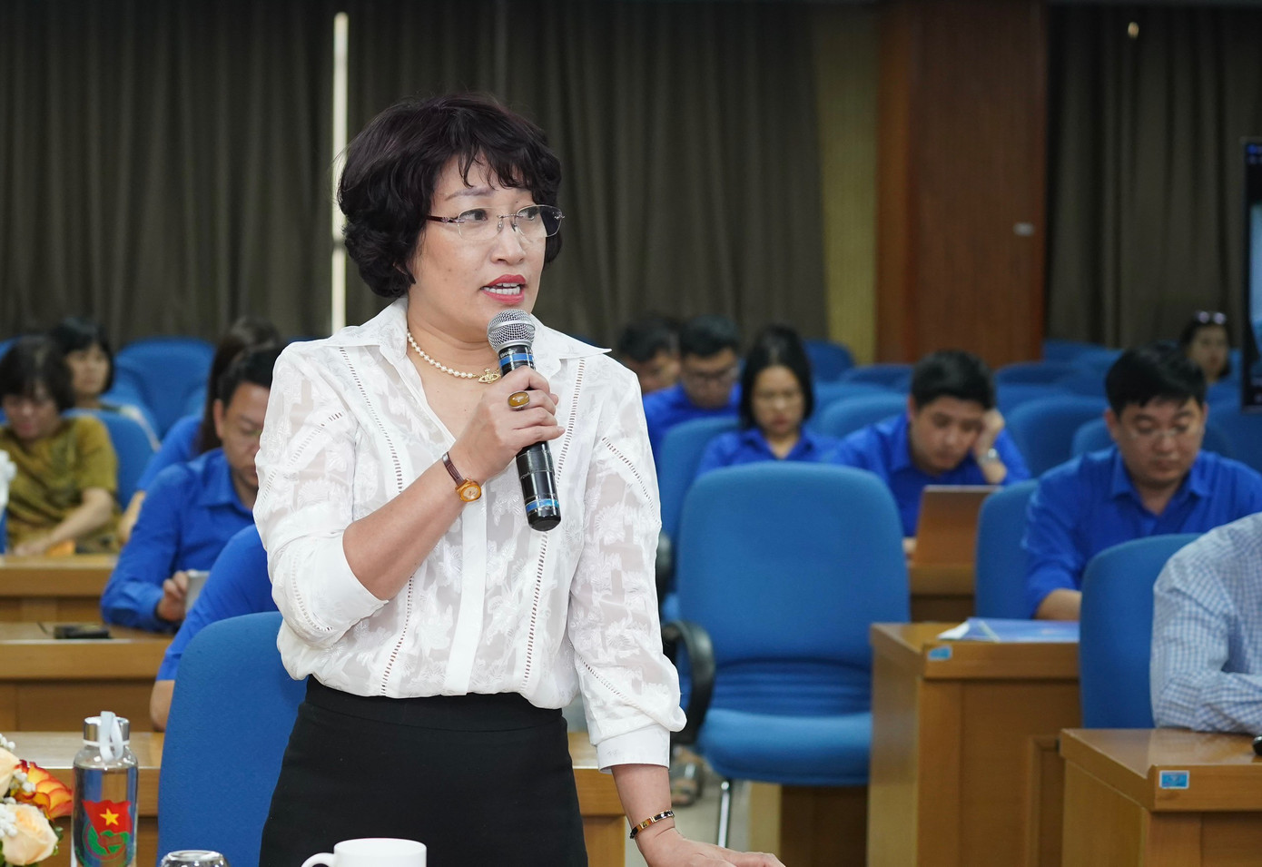 Chị Lê Hồng Hạnh, Chủ tịch Công đoàn cơ quan T.Ư Đoàn phát biểu tại hội nghị Chị Lê Hồng Hạnh, Chủ tịch Công đoàn cơ quan T.Ư Đoàn phát biểu tại hội nghị