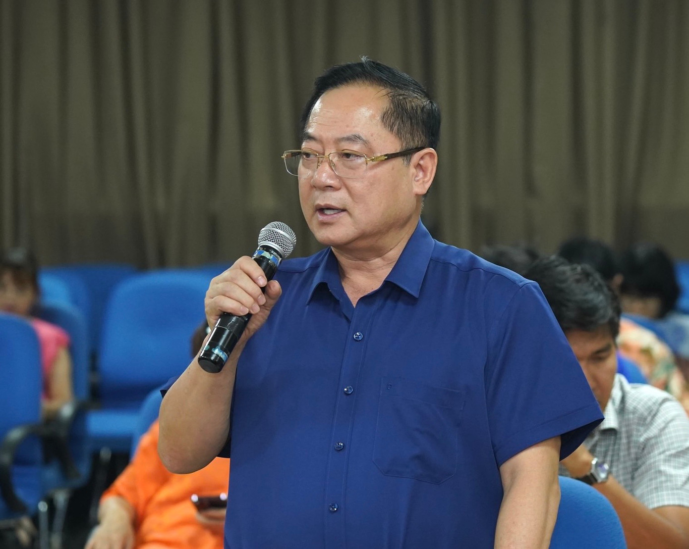 Nhà báo Lê Xuân Sơn, Bí thư Đảng ủy, Tổng Biên tập Báo Tiền Phong phát biểu tại hội nghị Nhà báo Lê Xuân Sơn, Bí thư Đảng ủy, Tổng Biên tập Báo Tiền Phong phát biểu tại hội nghị