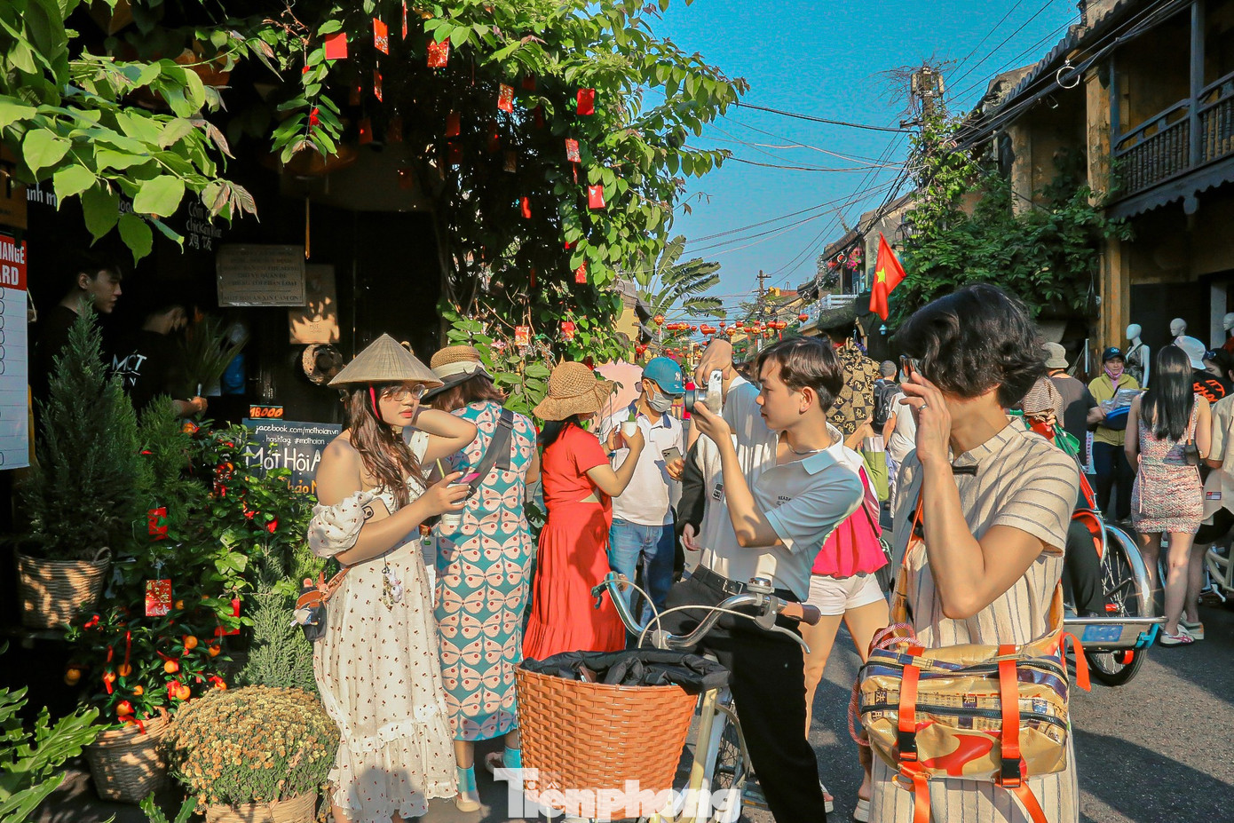 Lượng khách du lịch trong nước tăng mạnh dịp Tết. Lượng khách du lịch trong nước tăng mạnh dịp Tết.