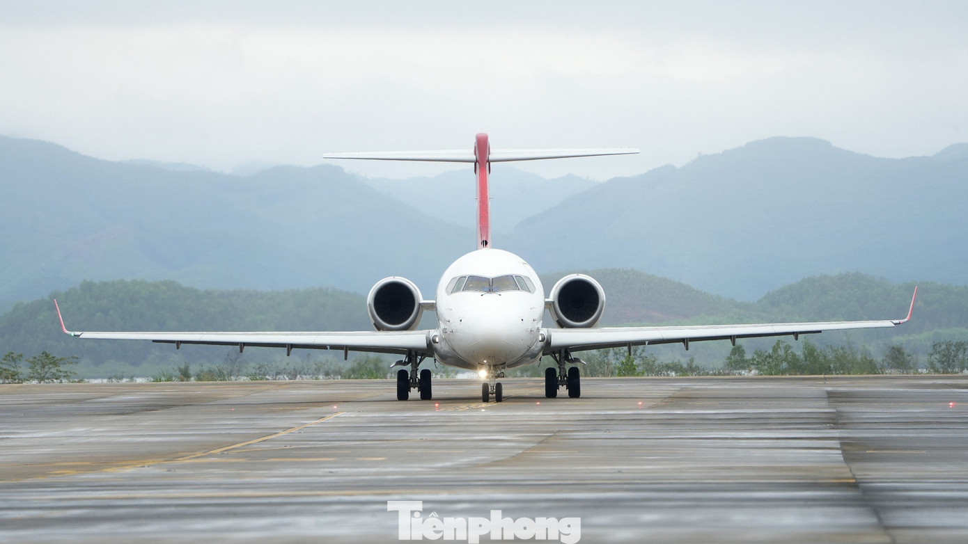 Dù mới được chính quyền Trung Quốc chứng nhận nhưng các chuyên gia hàng không đánh giá sản phẩm của COMAC có thể là đối thủ cạnh tranh với Boeing và Airbus khi hai nhà sản xuất này đang đối mặt với áp lực không đáp ứng đủ nguồn cung.