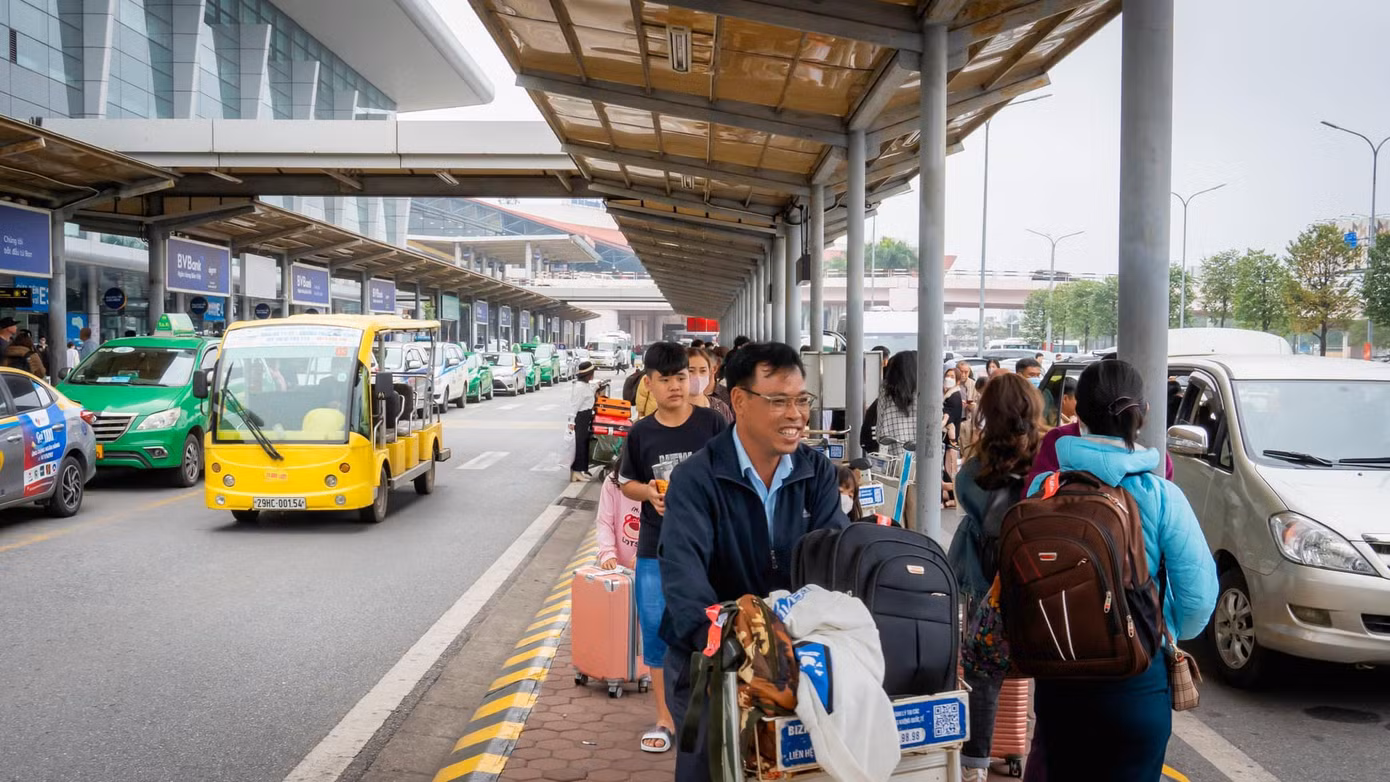 Người bay từ Hà Nội-TPHCM vẫn phải chi số tiền đắt đỏ. Ảnh: NIA. Người bay từ Hà Nội-TPHCM vẫn phải chi số tiền đắt đỏ. Ảnh: NIA.