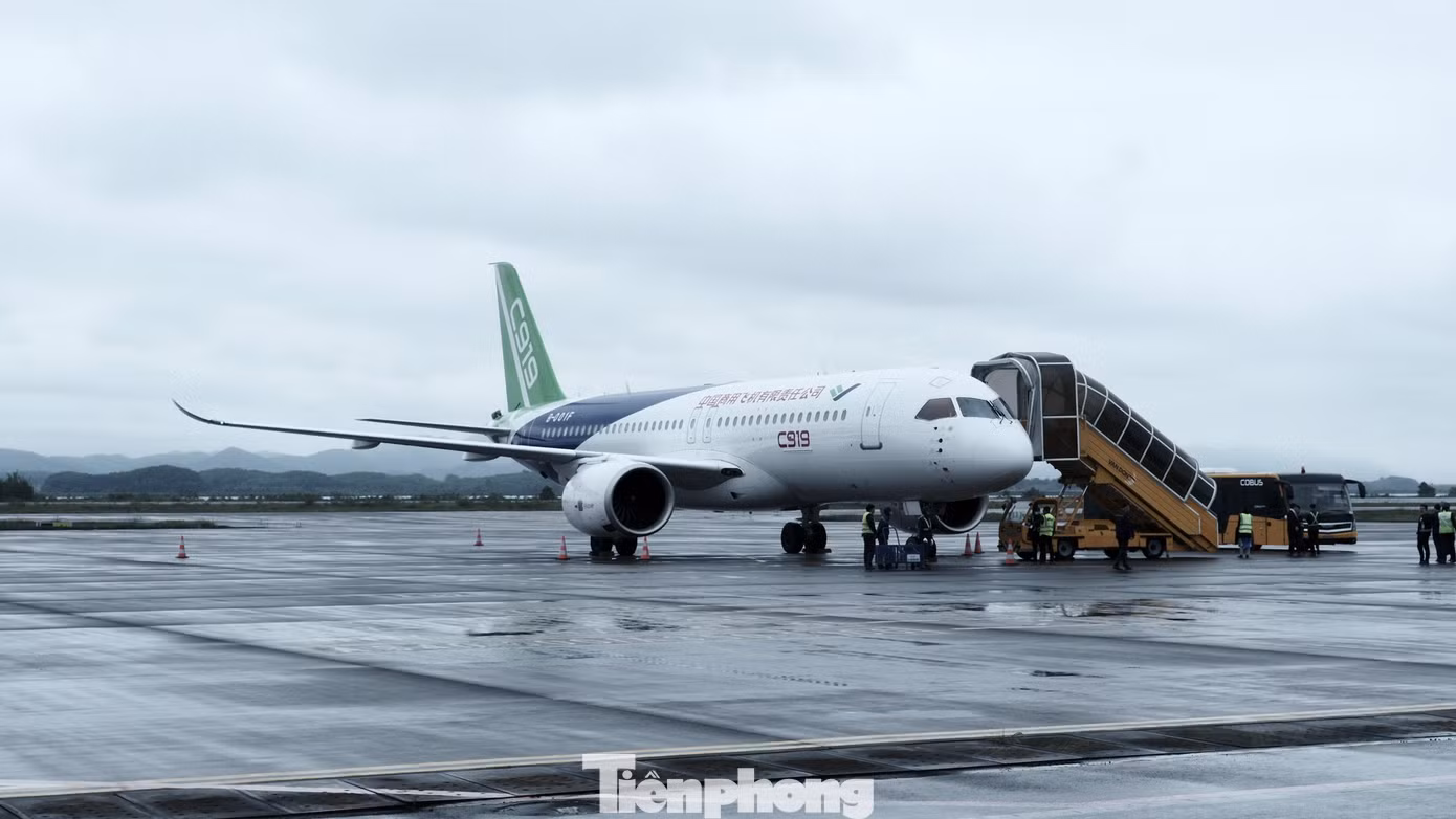 Tại triển lãm hàng không Singapore Airshow 2024 vừa diễn ra, máy bay của COMAC thu hút sự chú ý vì đây là lần đầu tiên nhà sản xuất đưa ra ngoài lãnh thổ Trung Quốc.