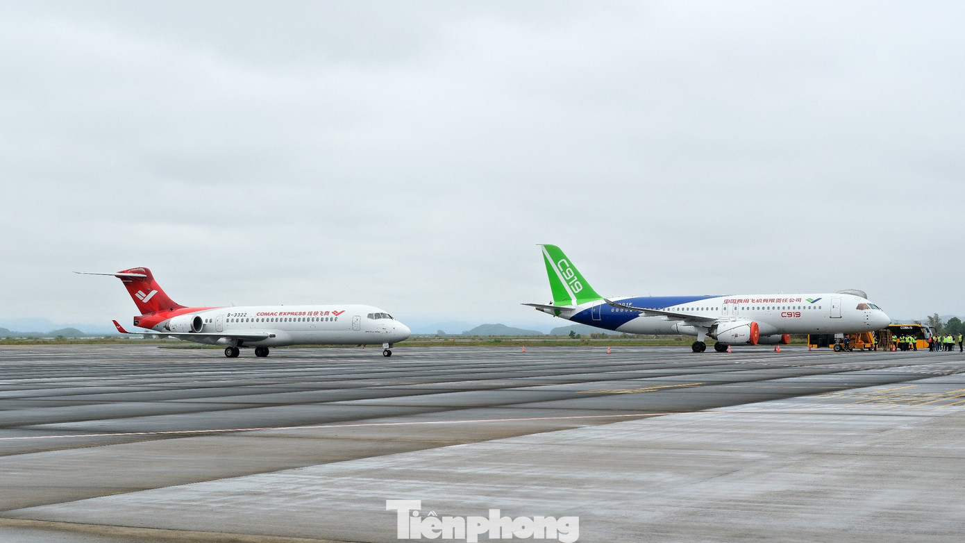Đây là 2 máy bay dân dụng đầu tiên tại Trung Quốc do COMAC thiết kế và chế tạo.