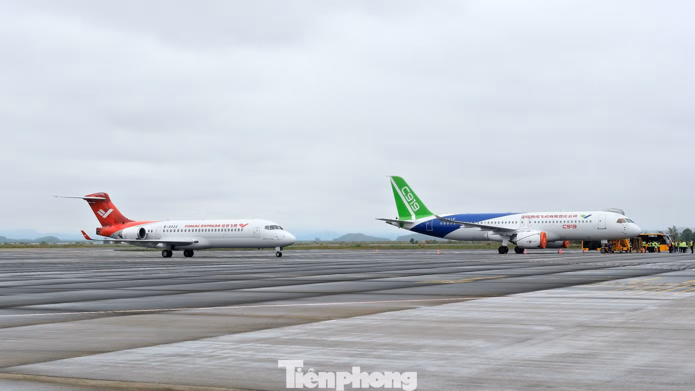 Đây là 2 máy bay dân dụng đầu tiên tại Trung Quốc do COMAC thiết kế và chế tạo.
