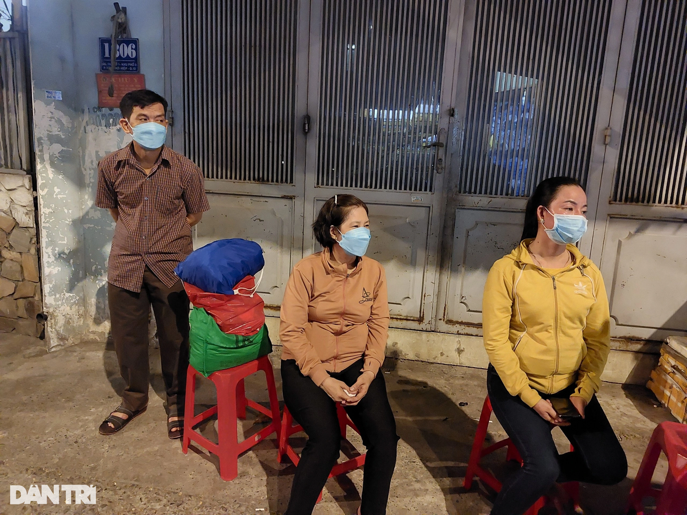 Lao động lớn tuổi rời quê vào TPHCM tìm việc làm sau Tết (Ảnh: Xuân Trường).