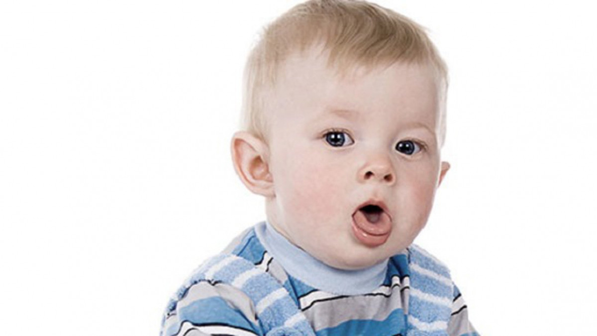 Trẻ thường bị ho kéo dài khi thay đổi thời tiết.