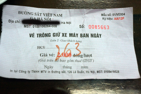 Giá vé chỉ ghi 2 đến 3.000 đồng, song nhân viên lại thu từ 5 đến 15.000 đồng/lượt