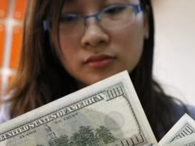 Số liệu từ chỉ số trái phiếu EMBI Global của ngân hàng JPMorgan Chase mà Bloomberg đưa ra cho thấy, lợi suất trung bình của trái phiếu Việt Nam đã giảm xuống mức thấp kỷ lục 4,09% vào hôm 9/10