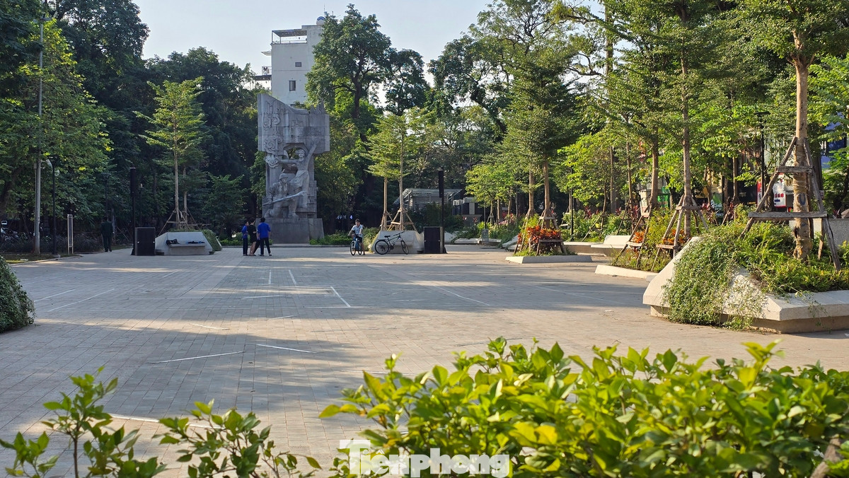 Vườn hoa Vạn Xuân được cải tạo từ tháng 11/2023, dịp Tết Giáp Thìn 2024 đưa một số hạng mục vào phục vụ nhân dân, trong đó có nhạc nước.