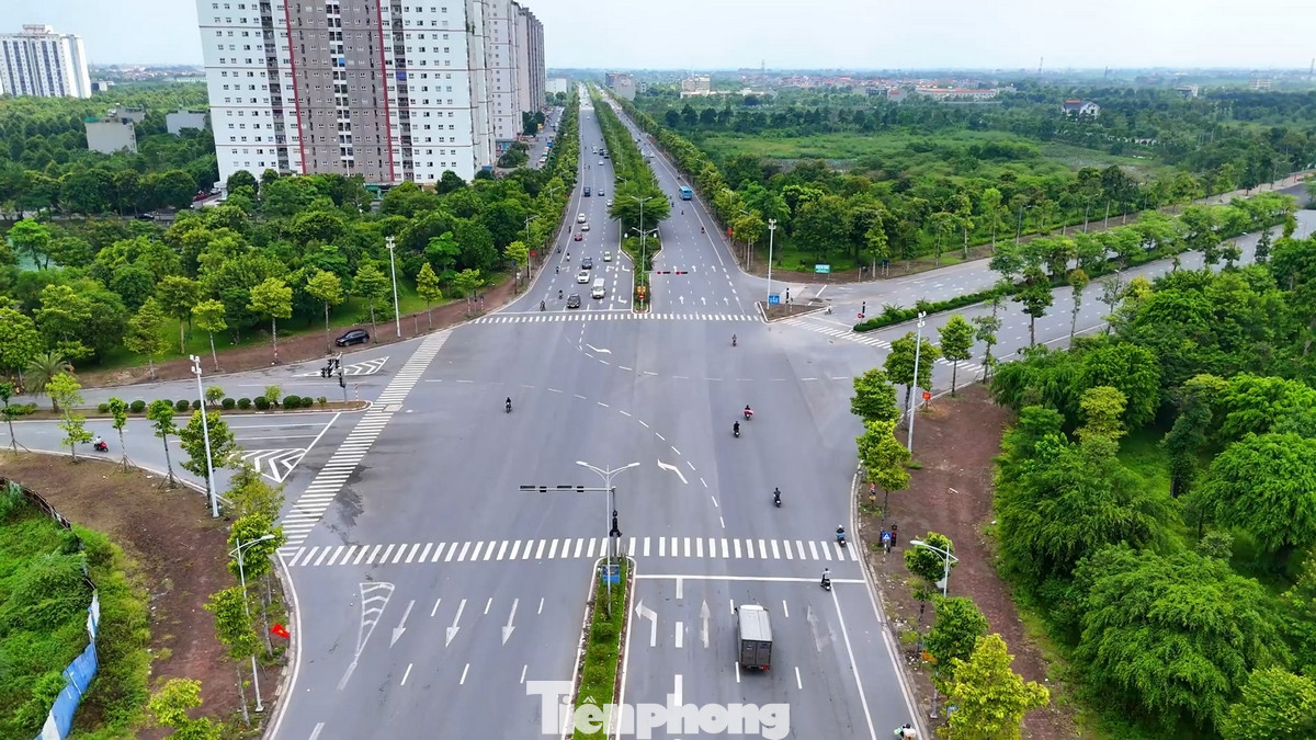 Vừa qua, UBND thành phố Hà Nội cho biết, tiến độ triển khai thực hiện nhiệm vụ của các Sở, ngành thành phố, đơn vị để tiếp tục thực hiện Dự án đầu tư xây dựng đường trục phía Nam tỉnh Hà Tây theo hình thức hợp đồng BT còn chậm nên cần khẩn trương thực hiện loạt nhiệm vụ, đảm bảo hoàn thành toàn bộ dự án năm 2025.